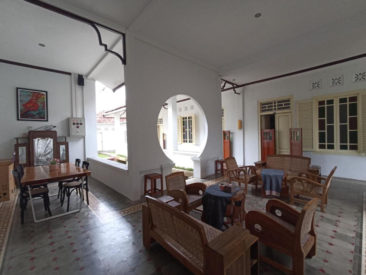 Mruyung Guest House Kota Lama Banyumas Mitra Reddoorz Exteriör bild