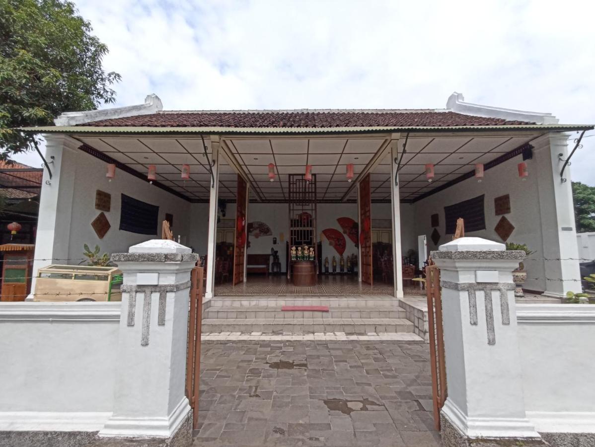 Mruyung Guest House Kota Lama Banyumas Mitra Reddoorz Exteriör bild
