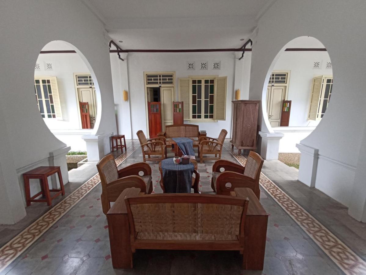 Mruyung Guest House Kota Lama Banyumas Mitra Reddoorz Exteriör bild